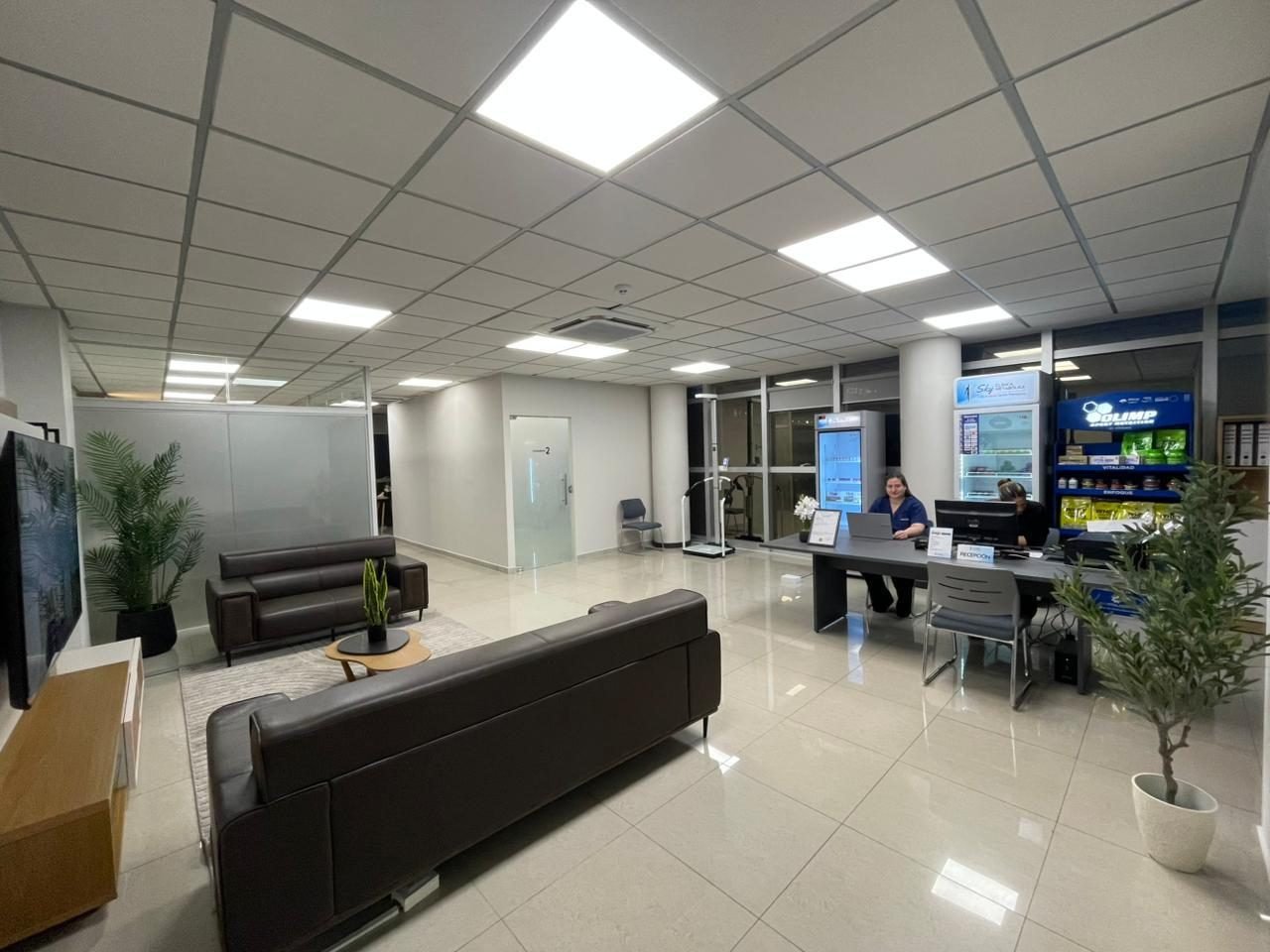 Recepción de Sky Clínica Metabólica · Piso 7, Edificio Sky Center